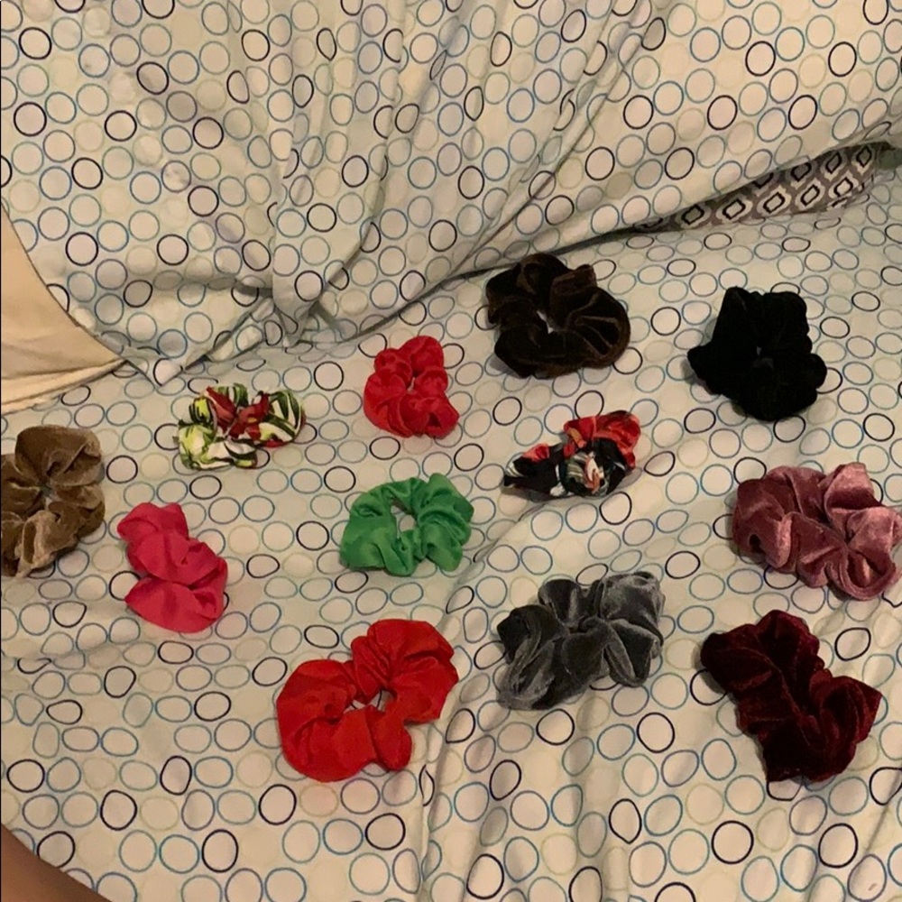 12 unused scruchies!!!